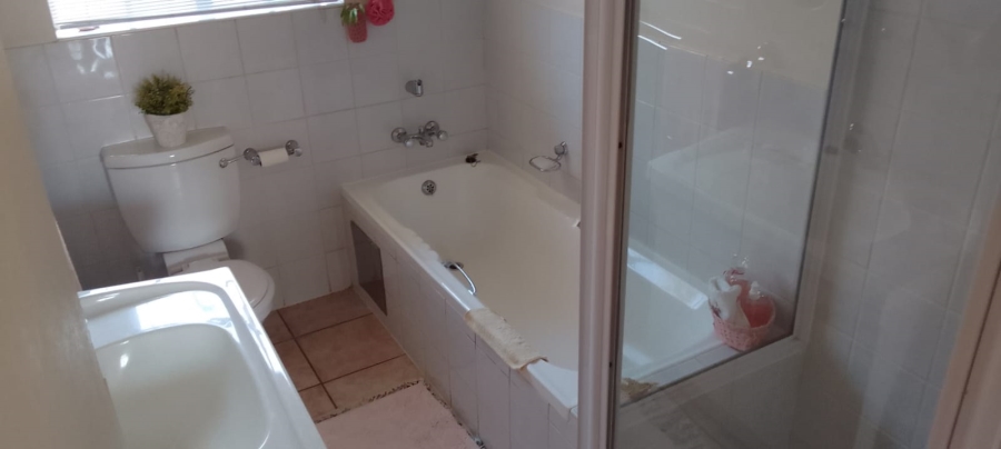 3 Bedroom Property for Sale in Safari Gardens North West